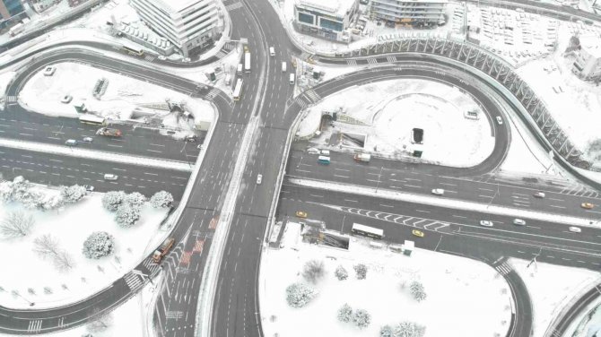 İ̇stanbul’da Vatandaşlar Kar Tedbirlerine Uydu, Yollar Boş Kaldı