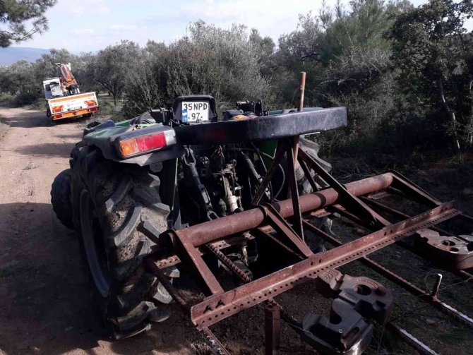 İ̇zmir’de Traktör Takla Attı: 1 Yaralı