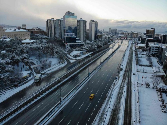 İ̇stanbul’da Aybar Kar Fırtınasından Geriye Kalanlar Havadan Görüntülendi