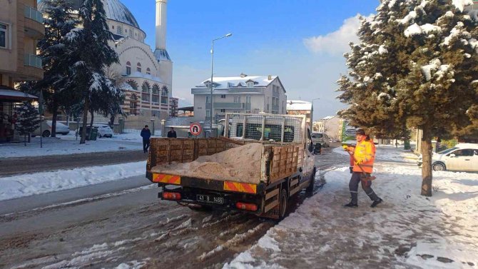 Körfez’de Ekipler Kar Mesaisinde