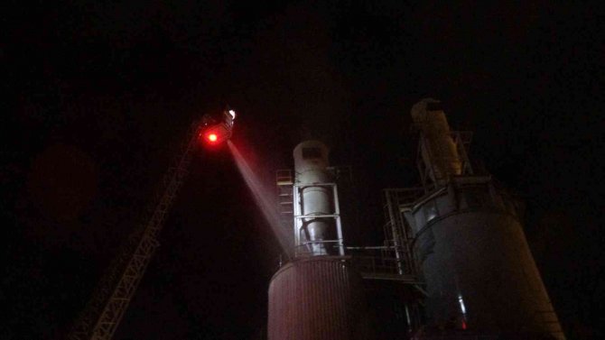 Kastamonu’da Ağaç Fabrikasında Yangın