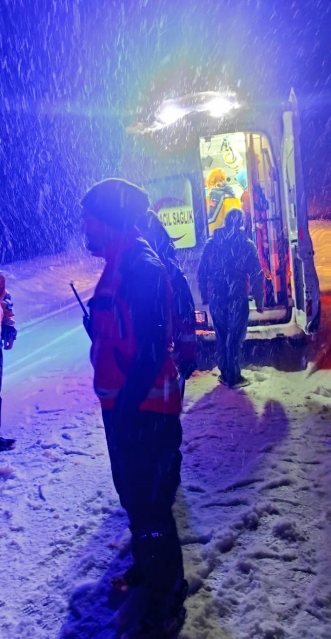 Yolları Kapanan Köylerdeki Hasta Bebekler İçin Ekipler Seferber Oldu