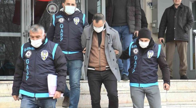 Kuyumcuda Dehşet: Sarrafı Boynundan Bıçakladı, Bileziği Çalıp Kaçtı