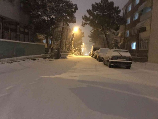 Kocaeli’de Yoğun Kar Yağışı Sürüyor