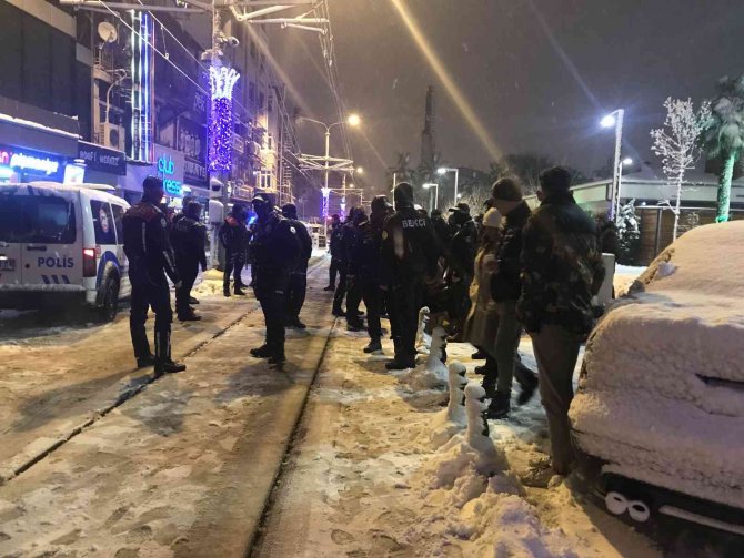 Eğlence Mekanında Bir Kadını Darp Etti, Dışarı Atılınca Dehşet Saçtı