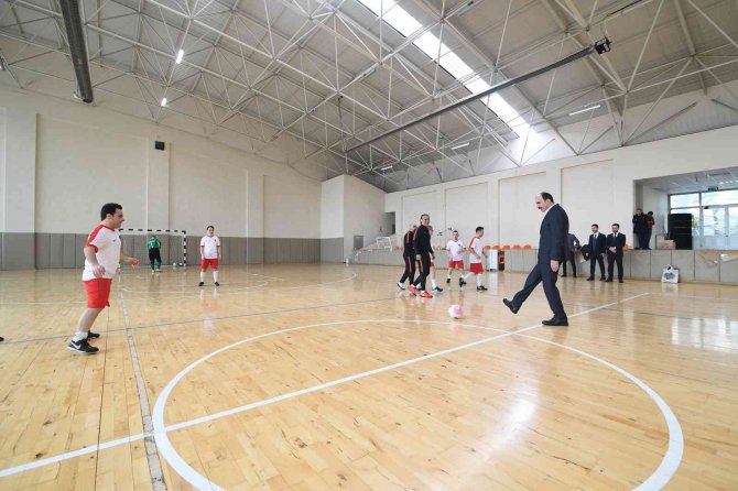 Başkan Altay Down Sendromlular Futsal Milli Takımı Kampını Ziyaret Etti