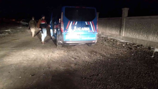 Alkollü Şahıs Baba Ve Oğlunu Öldürdü, 2 Kişiyi Yaraladı