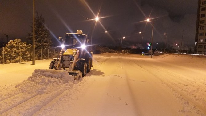 Körfez’de Ekipler Kar Mesaisinde