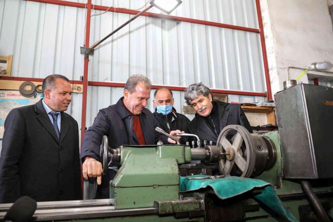 Başkan Seçer, Silifke’de Esnafla Buluştu