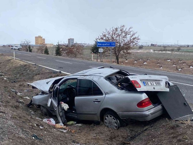 Nevşehir’de Otomobil Refüje Çıkarak Takla Attı: 1 Ölü, 2 Yaralı