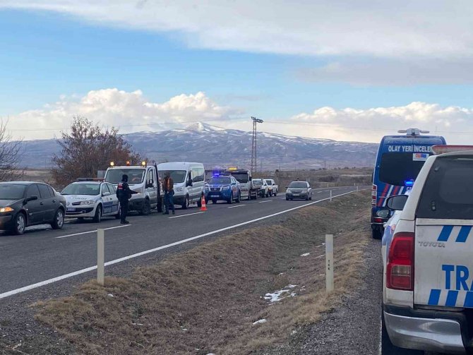 Nevşehir’de Otomobil Refüje Çıkarak Takla Attı: 1 Ölü, 2 Yaralı