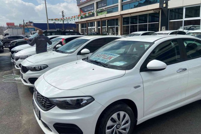 Oto Galericiler Rusya-ukrayna Savaşının Bitmesini Bekliyor