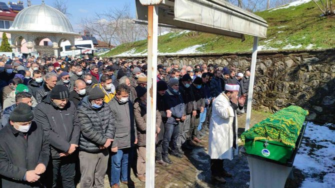 Güneş Enerji Sistemini Kontrol Etmek İçin Çıktığı Çatıdan Düşmüştü