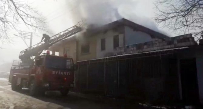 İ̇tfaiyenin Zamanında Müdahalesi Evi Küle Dönmekten Kurtardı