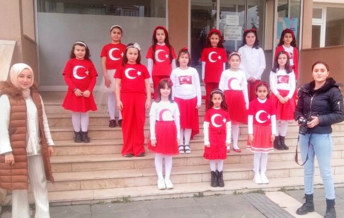 Minik Öğrenciler İşaret Dili İle İ̇stiklal Marşı’nı Okudu
