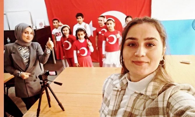 Minik Öğrenciler İşaret Dili İle İ̇stiklal Marşı’nı Okudu