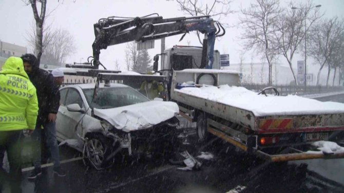 Sarıyer’de Trafik Kazası: Takla Atan Araçtan Çıkartılan Yaralı Kadın Hastaneye Kaldırıldı