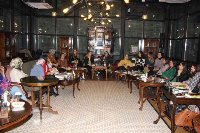 ‘Yüzyıllık Yalnızlık’ Adlı Kitabı Tahlil Ettiler