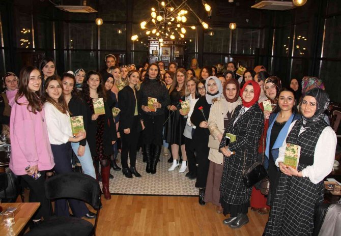 ‘Yüzyıllık Yalnızlık’ Adlı Kitabı Tahlil Ettiler