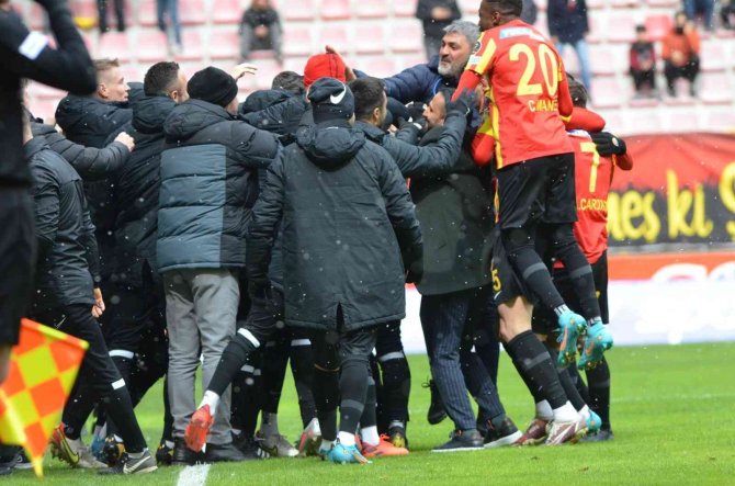 Spor Toto Süper Lig: Kayserispor: 2 - Konyaspor: 0 (Maç Devam Ediyor)