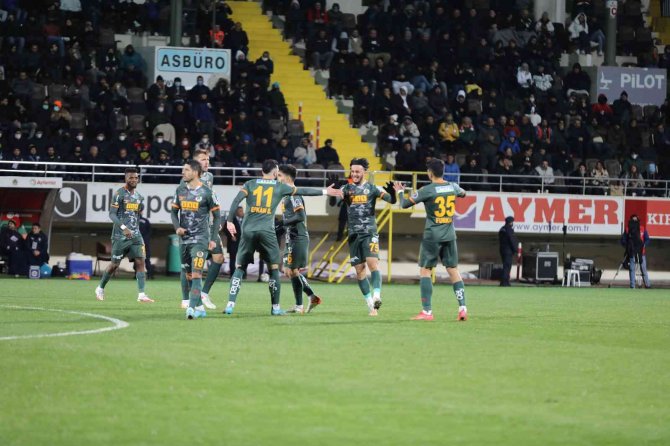 Spor Toto Süper Lig: Aytemiz Alanyaspor: 2 - Fenerbahçe: 5 (Maç Sonucu)