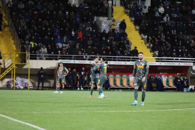 Spor Toto Süper Lig: Aytemiz Alanyaspor: 2 - Fenerbahçe: 5 (Maç Sonucu)