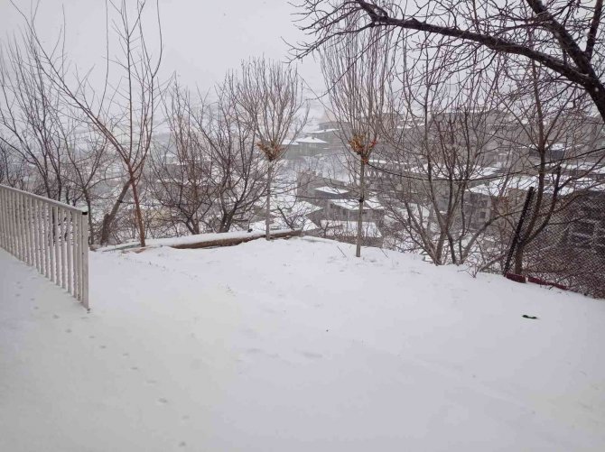 Hakkari’de Kar Yağışı