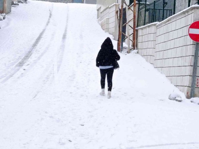 Hakkari’de Kar Yağışı