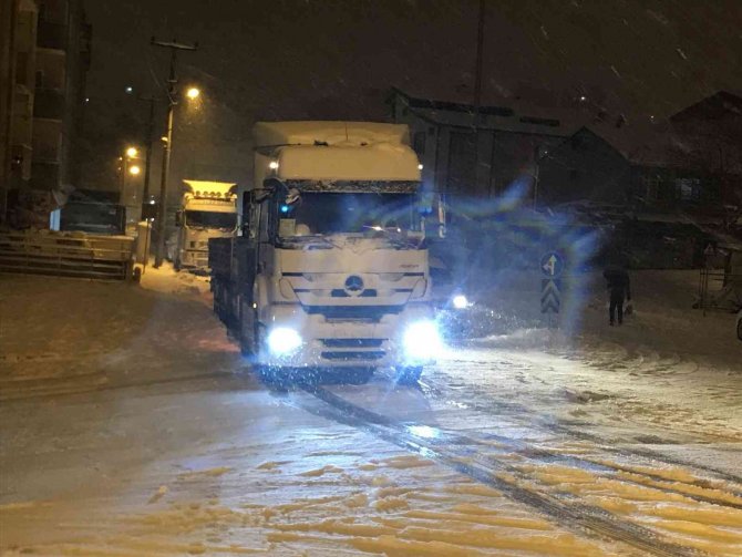 Kocaeli’de Yoğun Kar Yağışı Sürüyor