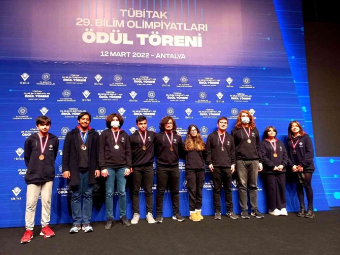 Bahçeşehir Koleji Öğrencilerinden Tübi̇tak Ulusal Bilim Olimpiyatları’nda Büyük Başarı