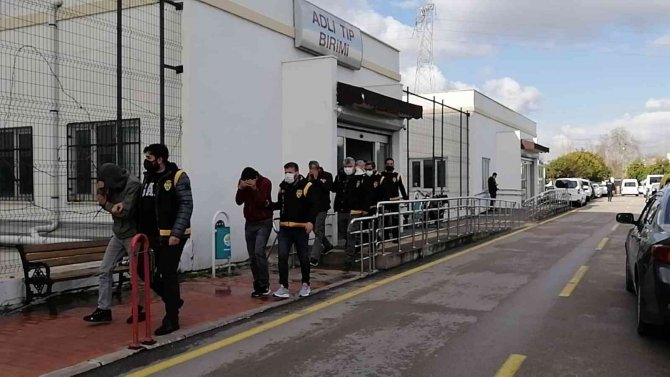 Otoyolda Fuhuş Yaptıran 7 Zanlı Tutuklandı