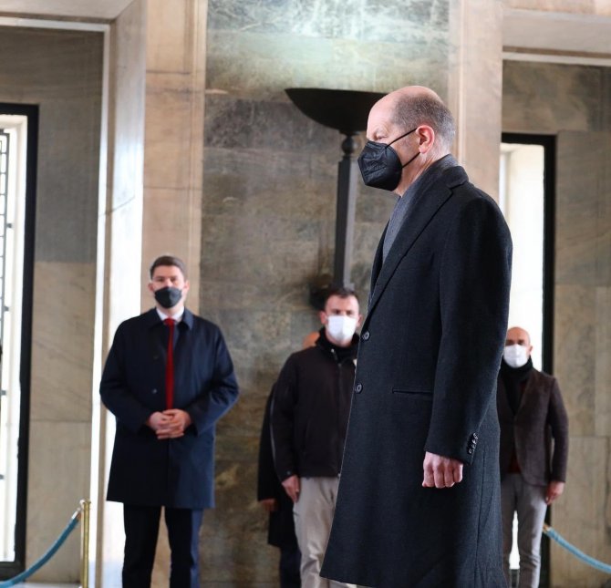 Almanya Başbakanı Scholz, Anıtkabir’i Ziyaret Etti