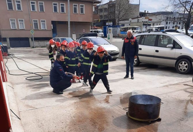 İ̇tfaiye Sevdalısı Öğrenciler Eğlenerek Öğrendi