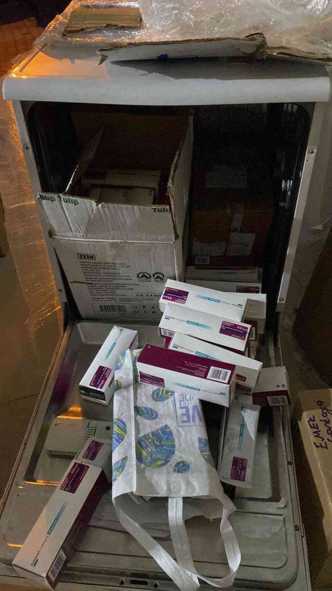 Bulaşık Makinesine Gizlenmiş Şekilde 6 Bin 890 Adet Tıbbi Cihaz Ele Geçirildi
