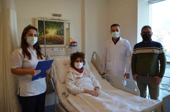 20 Yıldır İdrar Yapmakta Zorlanan Kadına Ağız Mukozasından İdrar Yolu Yapıldı