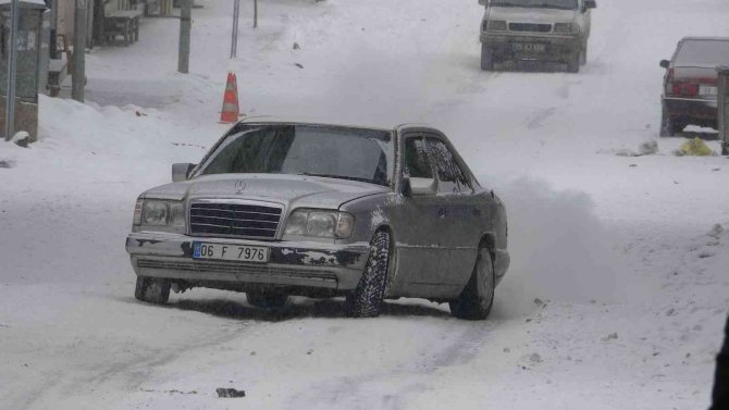 Ardahan’da Kar Yağışı Etkili Oluyor