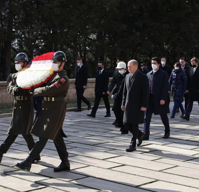 Almanya Başbakanı Scholz, Anıtkabir’i Ziyaret Etti