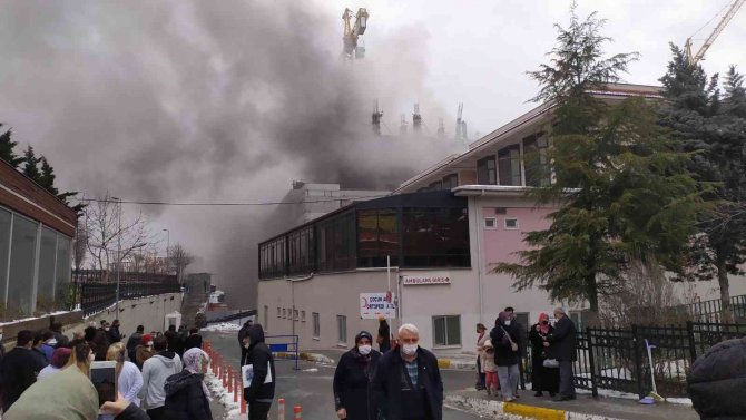 Bağcılar Eğitim Ve Araştırma Hastanesi’nde Yangın Paniği