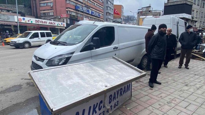 Soğuk Hava Ve Kar Yağışı Nedeniyle Tezgahlar Boş Kaldı