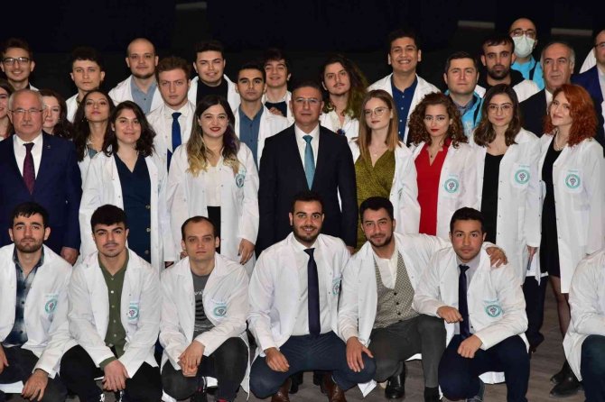 Balıkesir Üniversitesinde, Geleceğin Hekimleri Beyaz Önlük Giydi