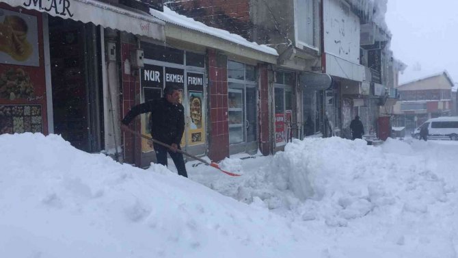 Karlıova’da Kar Çilesi Bitmiyor