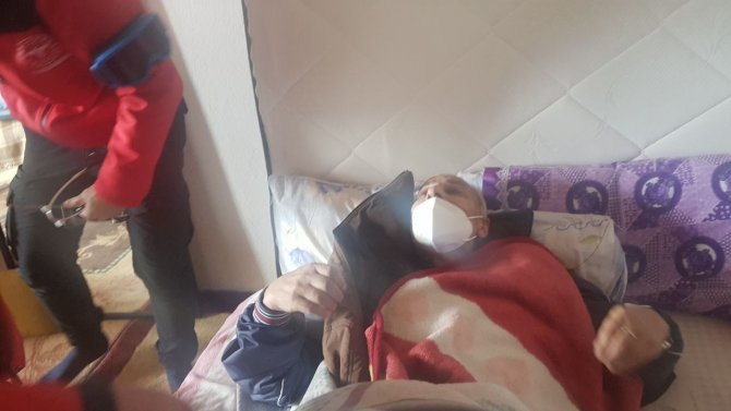 2 Metreyi Bulan Karda 5 Saatte Hasta Kurtarma Operasyonu