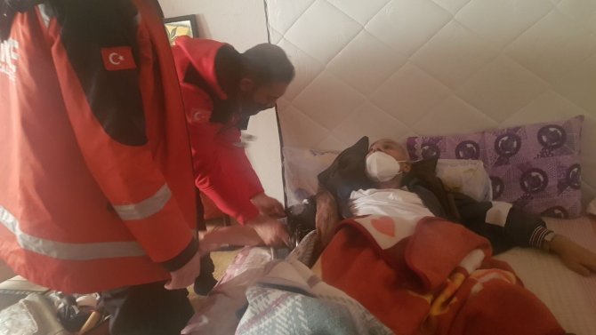 2 Metreyi Bulan Karda 5 Saatte Hasta Kurtarma Operasyonu