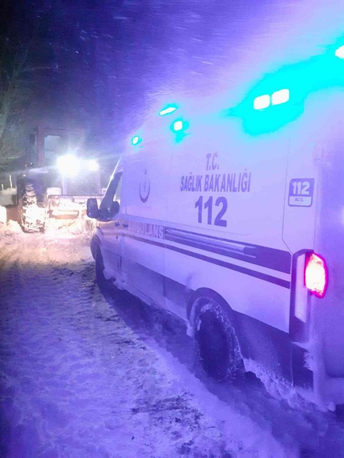 İ̇çtiği İlaçtan Zehirlenen Genç 8 Saat Sonra Hastaneye Ulaştırıldı