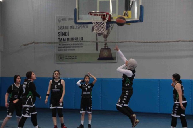 Tatvan’da ‘Okullar Arası Basketbol Müsabakası’ Başladı