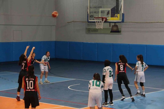 Tatvan’da ‘Okullar Arası Basketbol Müsabakası’ Başladı
