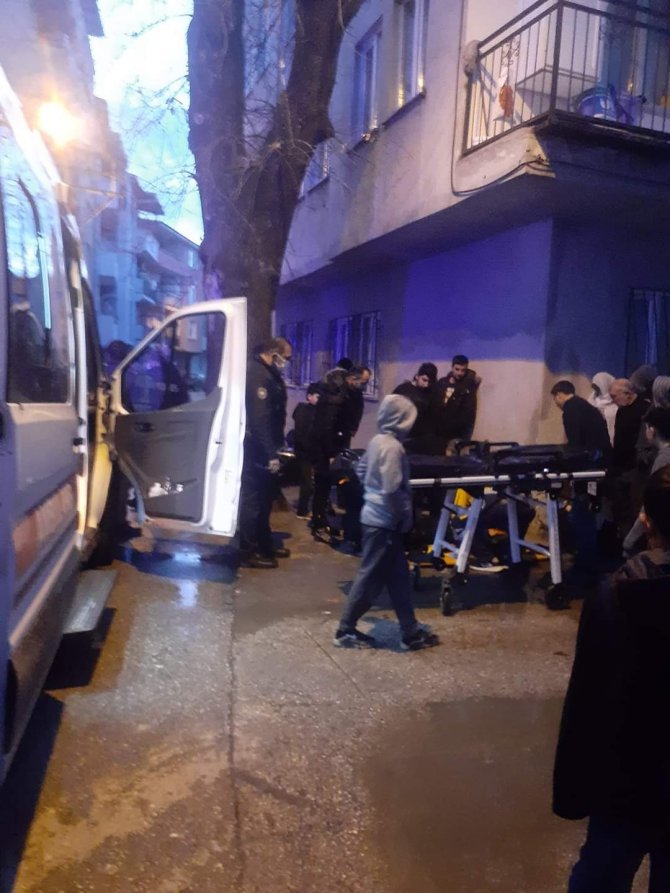 Hafif Ticari Aracın Çarptığı Motokurye Yaralandı