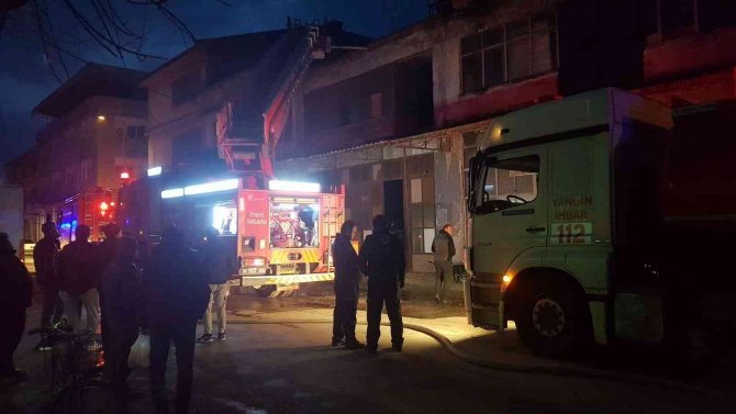 Bursa’da Mobilya İmalathanesine Korkutan Yangın