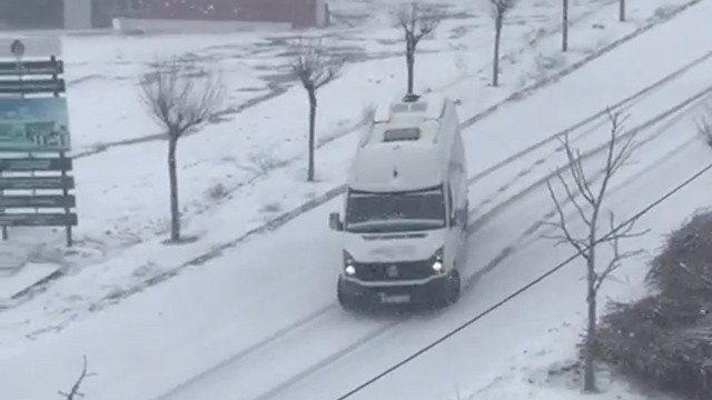 Buzda Araçların Dansı...o Anlar Kamerada