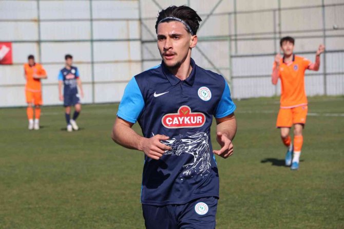 Rakiplerin Radarına Takılan Doğukan Tüfekçi Profesyonel Sözleşmeye İmza Attı